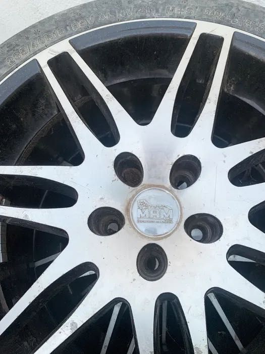 Jante 18" cu anvelope 235/40 R18 M+S