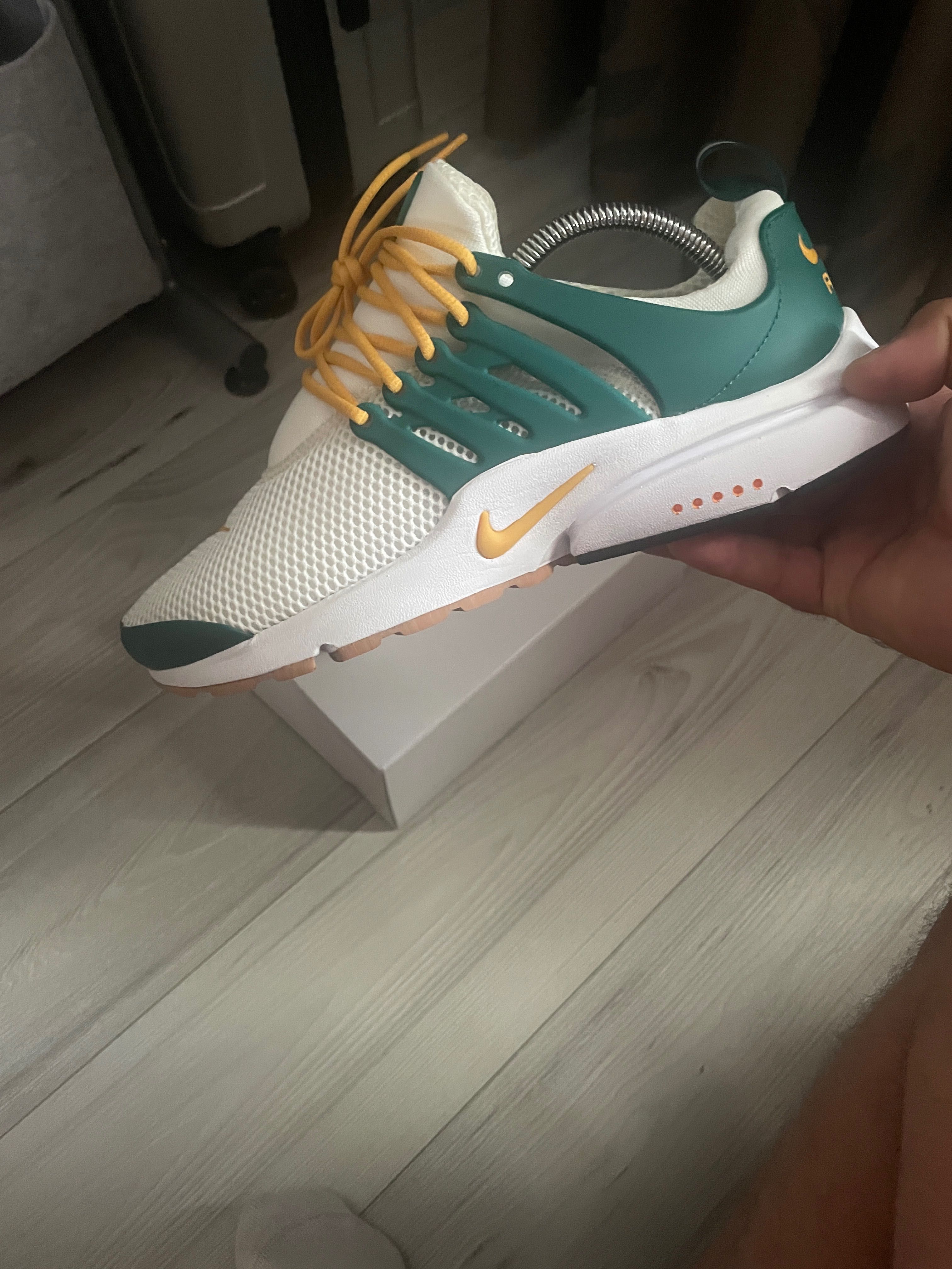Adidași Nike Presto