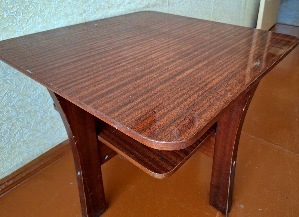 Продам журнальный столик