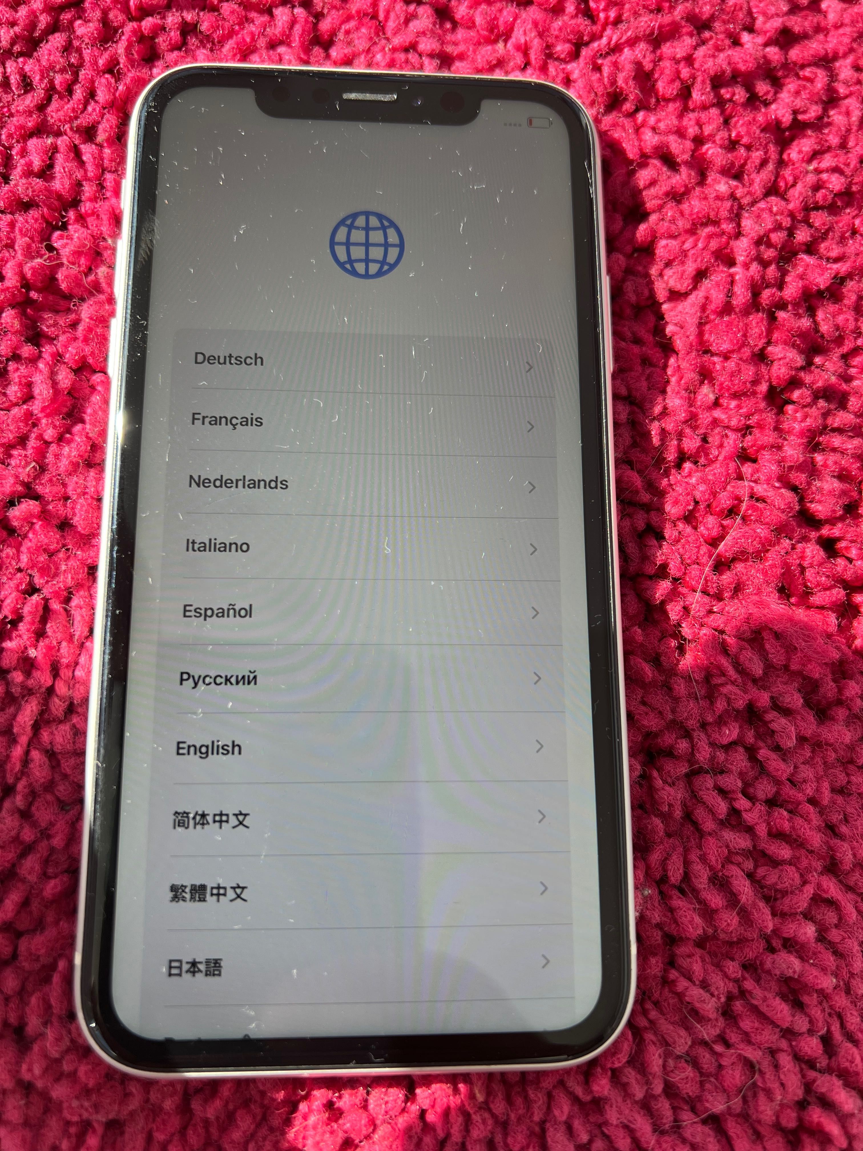 iPhone XR перфектно състояние, кейсови и Слушалките са бонус!!!