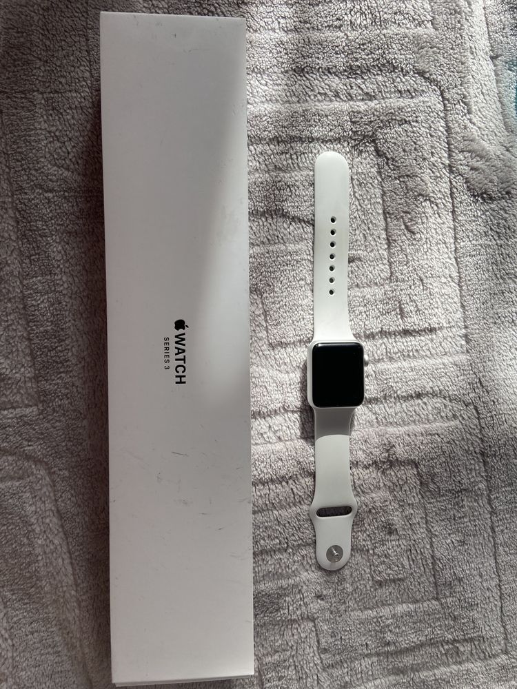 Продам часы Apple Watch series 3