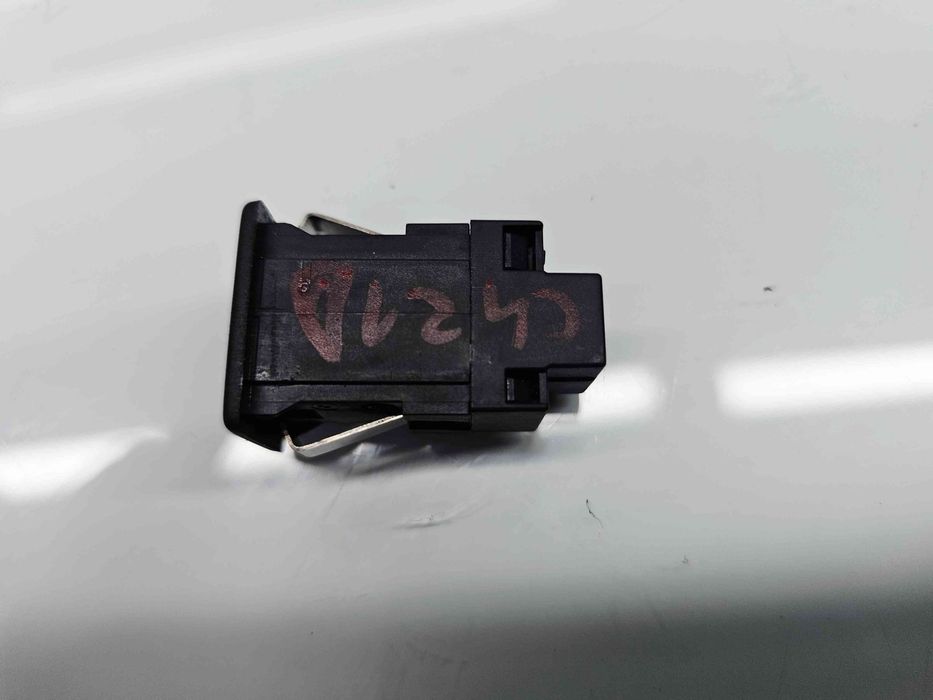 Conector auxiliar USB Volkswagen Golf 6 (5K1) [Fabr 2009-2013] OEM