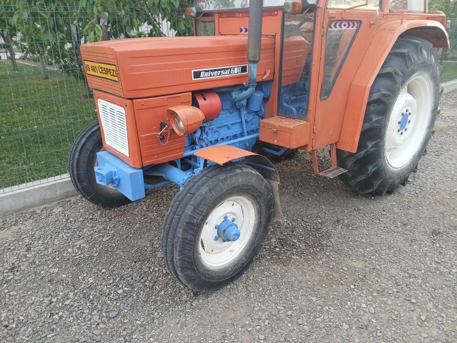 Tractor universal 550 600 640