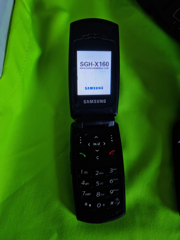 Telefon cu clapeta Samsung Sgh-E380 și x160