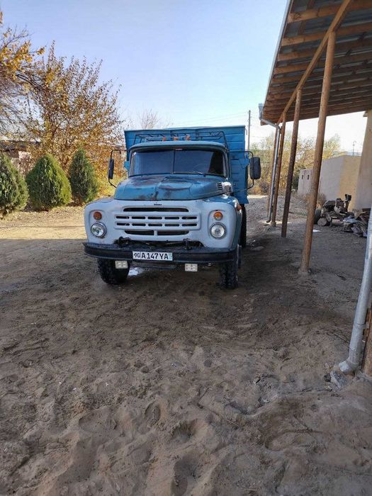 Зил (самосвал) Ишлаб чиқарилган йили 1988 йил. Техник ҳолати соз.