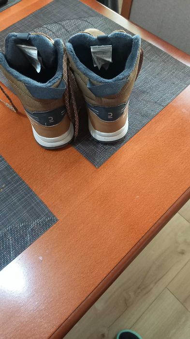 Маратонки Адидас и зимни обувки от Декатлон