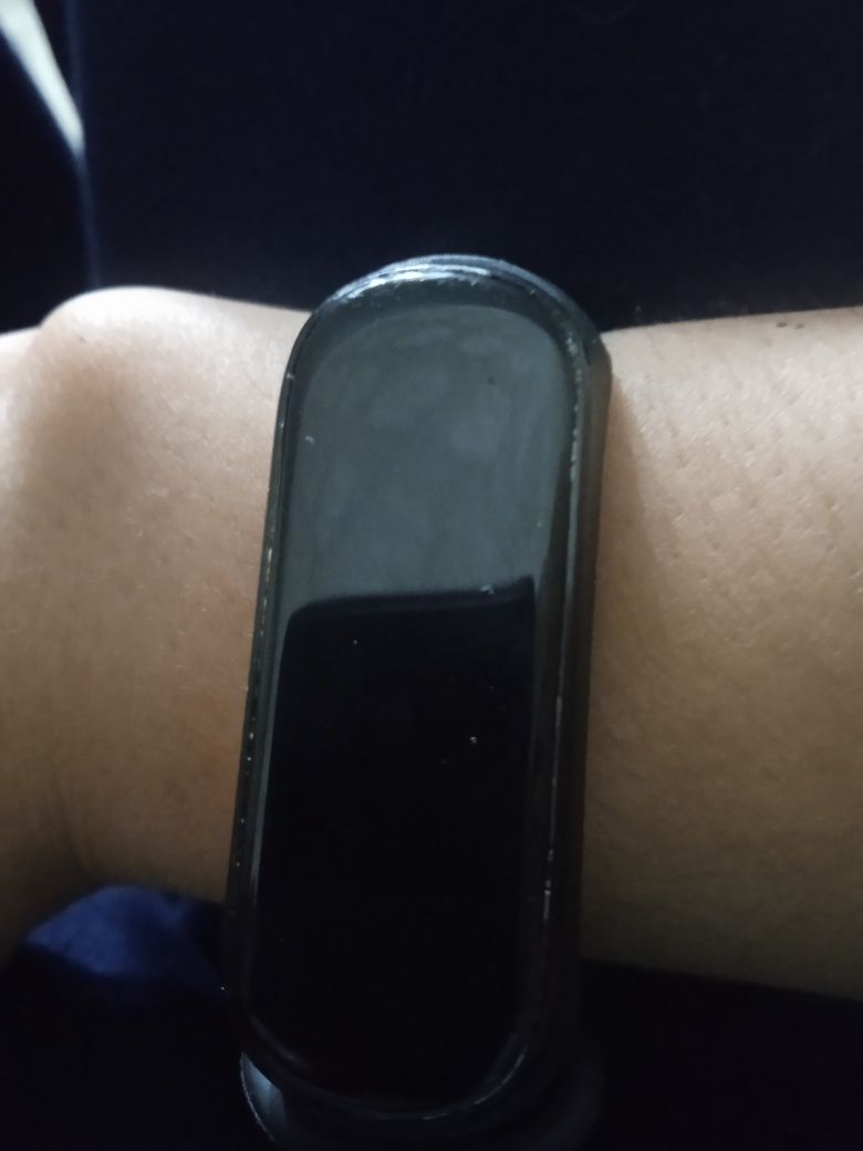 Продам часы Amazfit Band 5