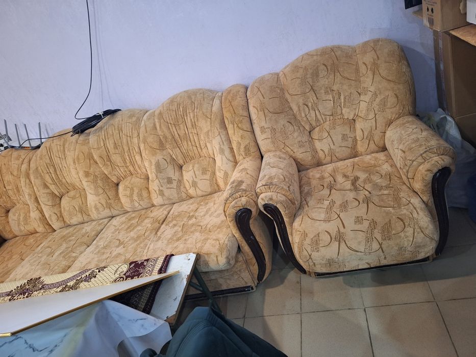 Продаётся диван с креслами