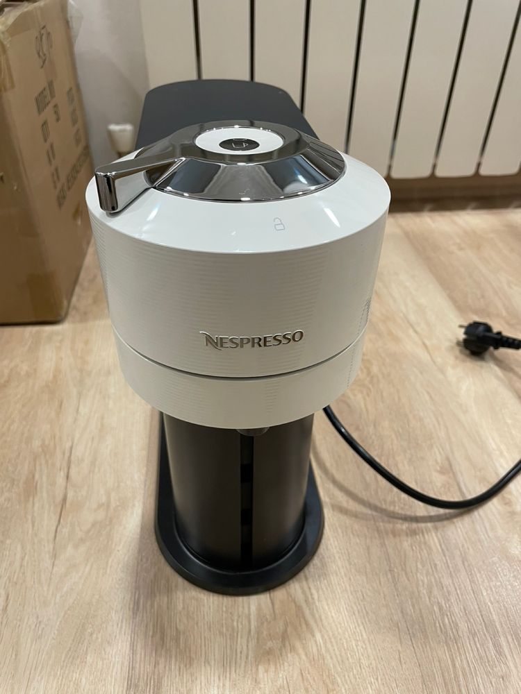Капсульная кофемашина DeLonghi