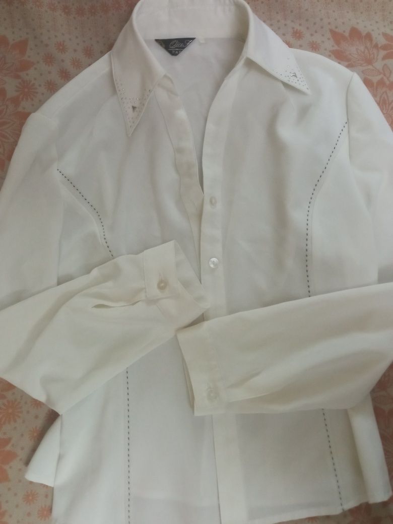 Рубашка белая, женская, размер 44-46 в отличном состоянии