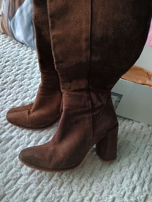 Боти и ботуши от естествена кожа и велур