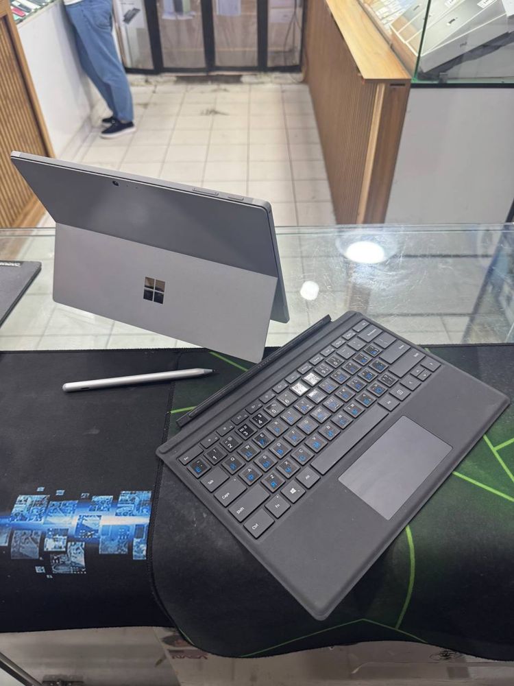 Ноутбук Microsoft Surface Pro 5 Intel Core i5-7 SSD 256GB ОЗУ 8GB