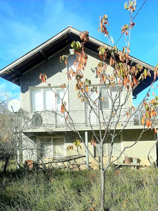 Продавам вила на 11 км. от гр.Габрово