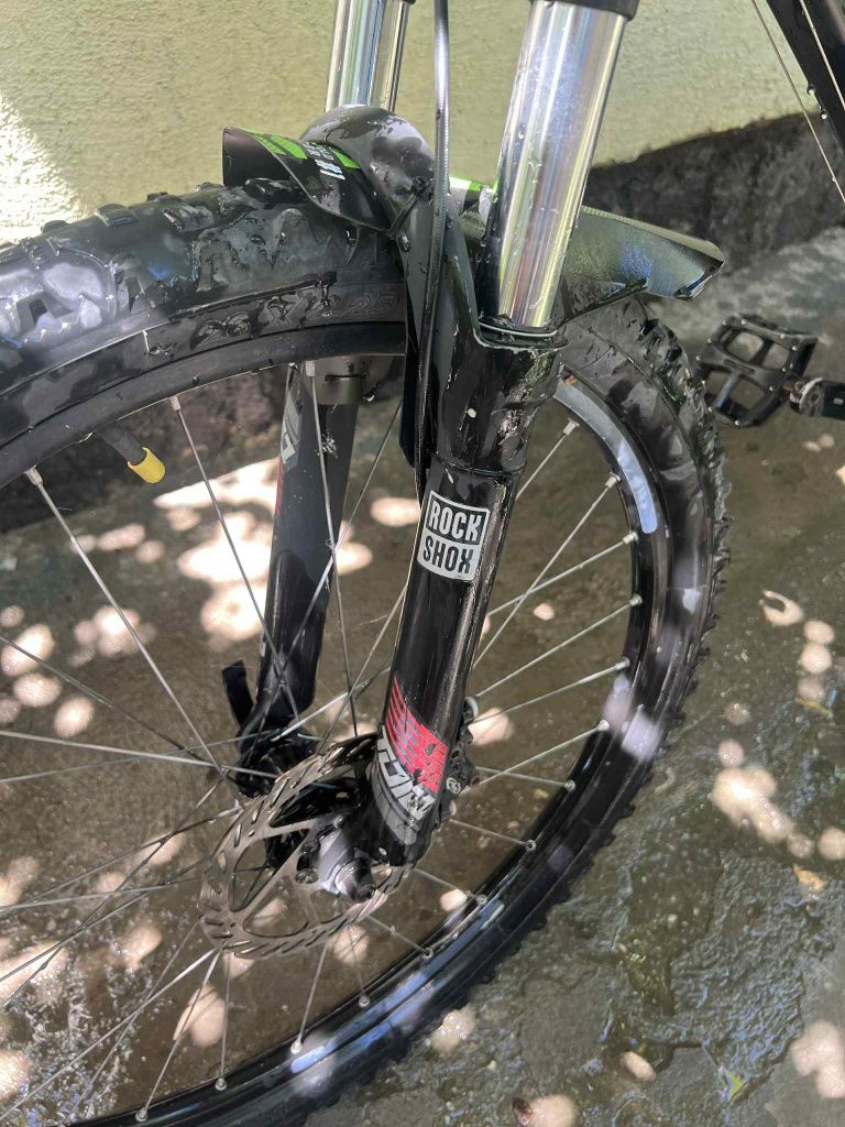 Vând bicicleta specialized rockhopper