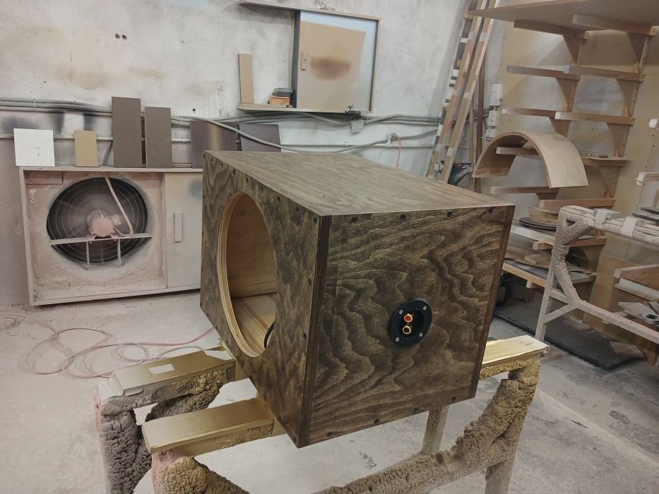 Продам короб для SQ сабвуфера 12дюймов