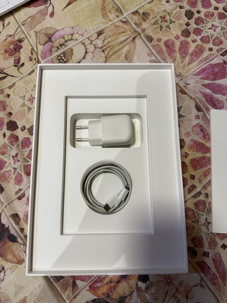 Продавам iPad 9 (2021) 64GB Wi-Fi – като нов!