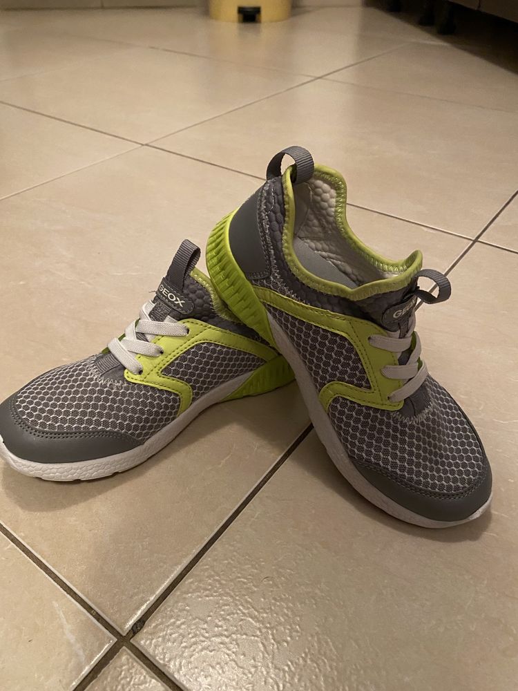 Adidași Geox nr 34, stare perfectă!