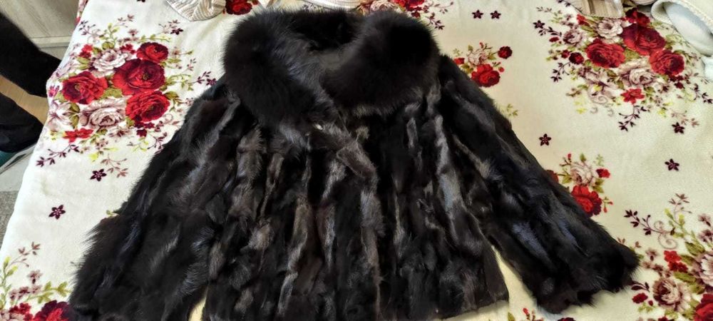 Haina de blana naturala (vizon) cu guler de vulpe polara