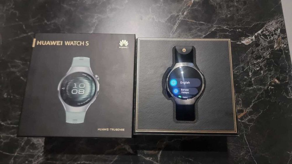 Часовник Huawei watch 5