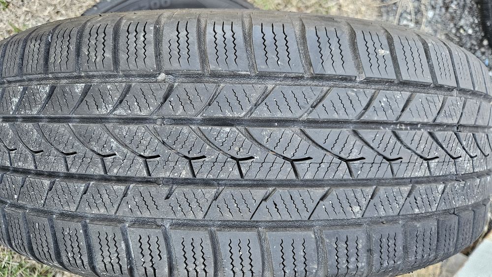 2бр гуми 215 60 16 фалкен