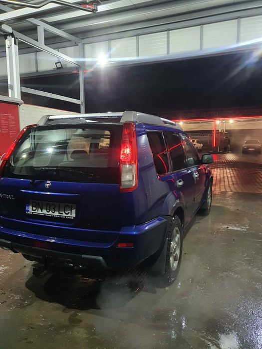 Vând nissan x trail