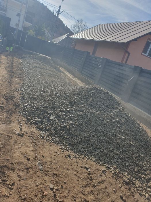 Nisip,pietriș, pământ negru vegetal