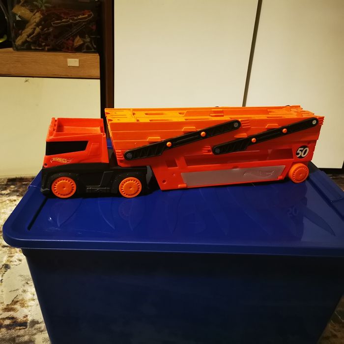 Camion transportor Hotwhlees