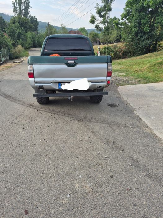 Vând Mitubisi l200