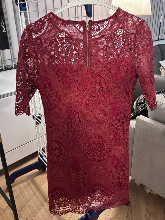 Прекрасна дантелена рокля