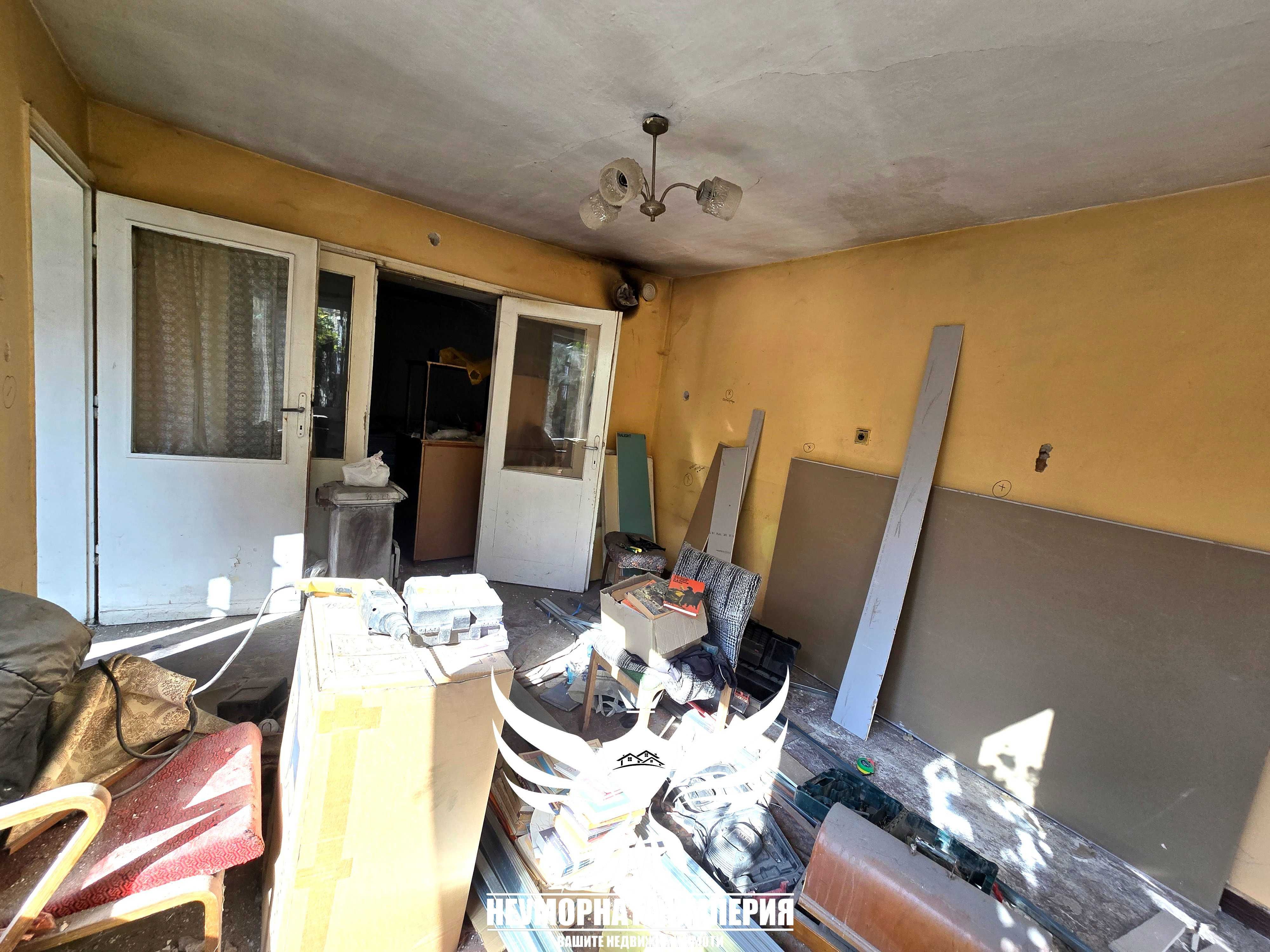 Продавам стара къща 107РЗП с двор 143кв. в гр.Асеновград широк център