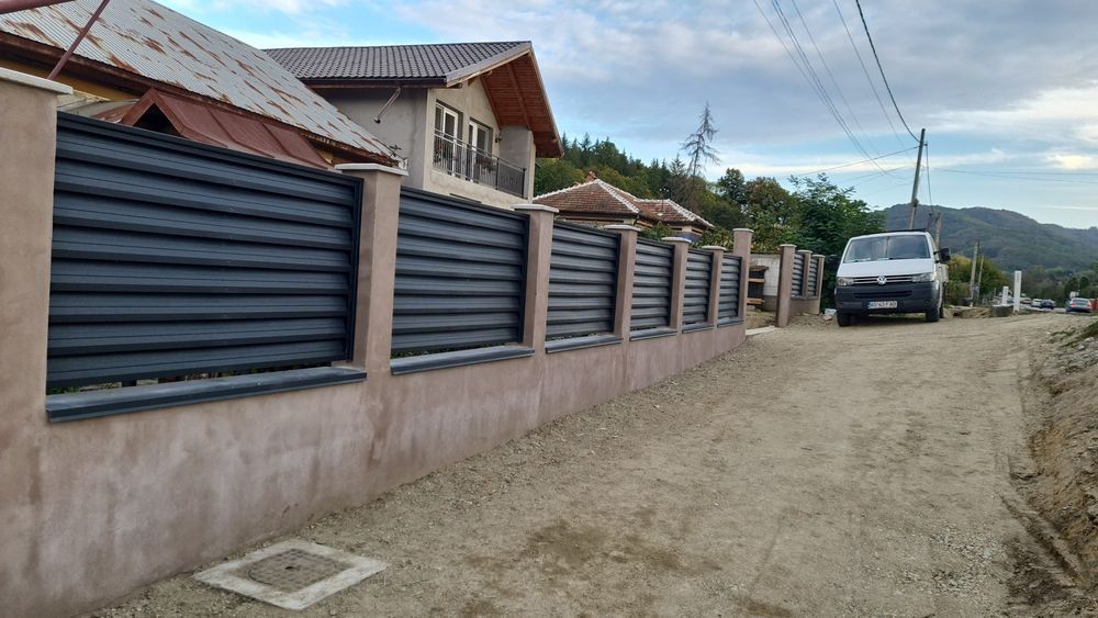 Construim garduri si porti din sipca metalica, panouri stil jaluzele,