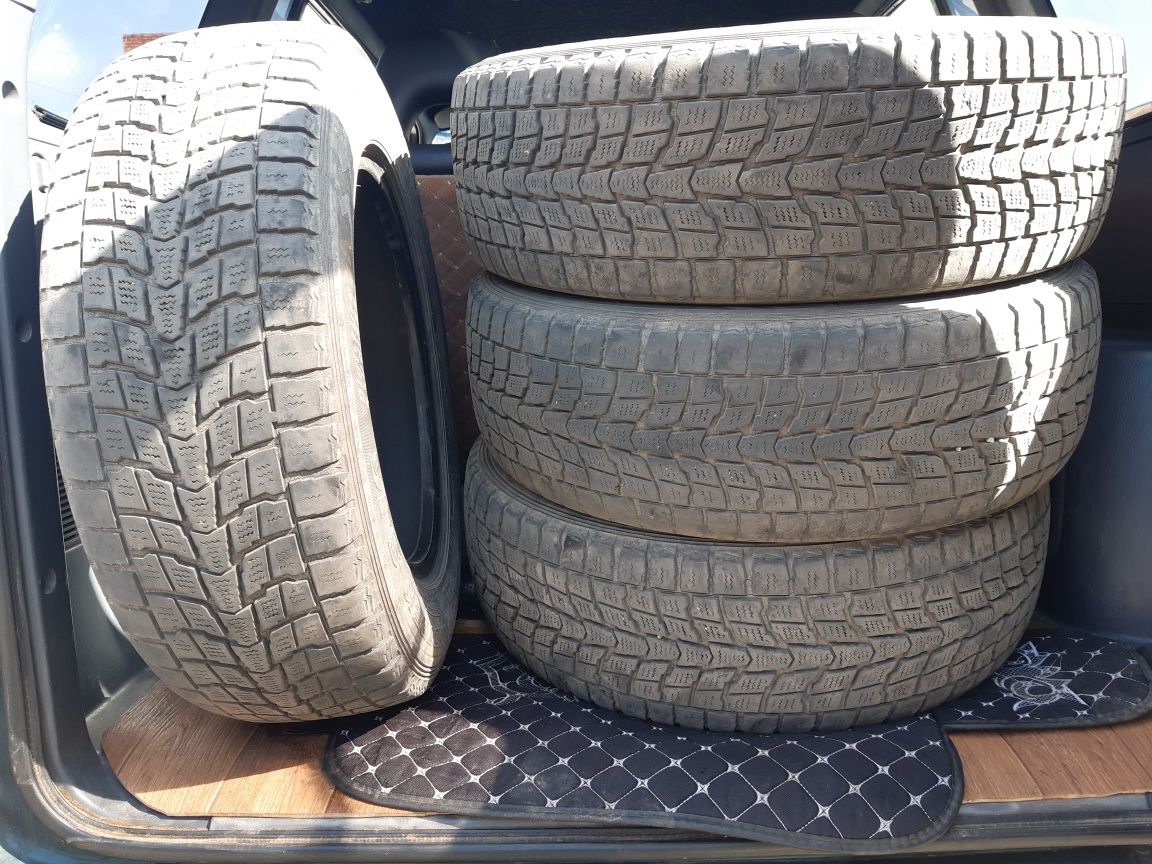 Продам резину 215/65 r16