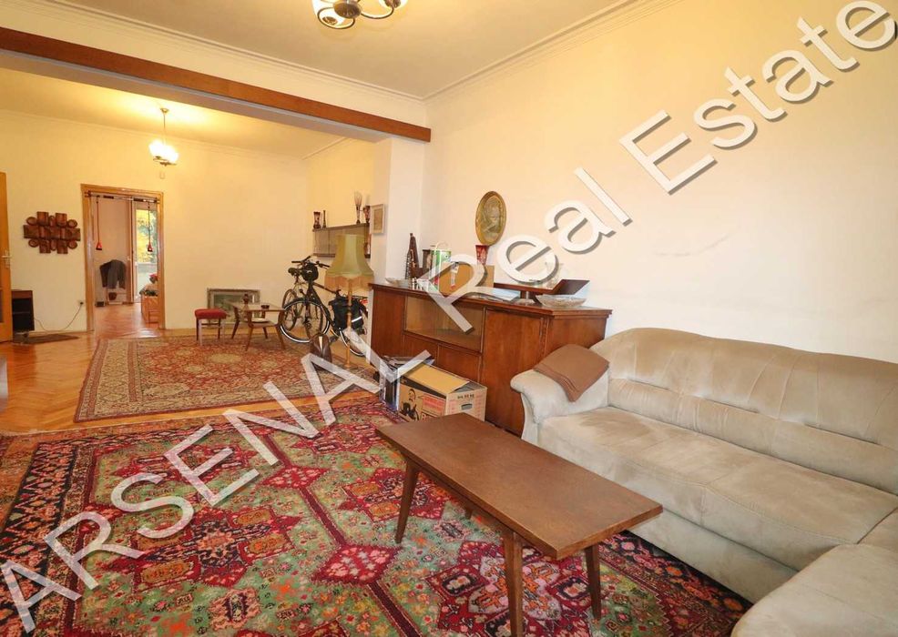 Тристаен апартамент под наем, Център