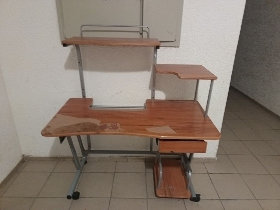 Стол компьютерный