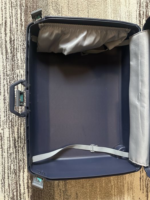 Куфар Samsonite със закопчалки и код