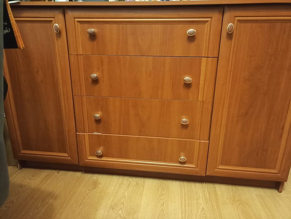 Продам комод  и  туалетный  столик.