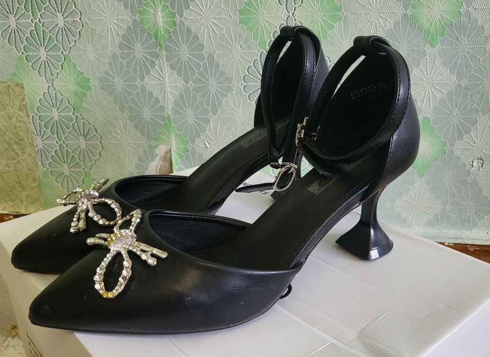 Продам женский туфли