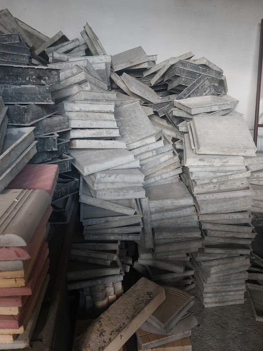 Калъпи за плочки и бордюри