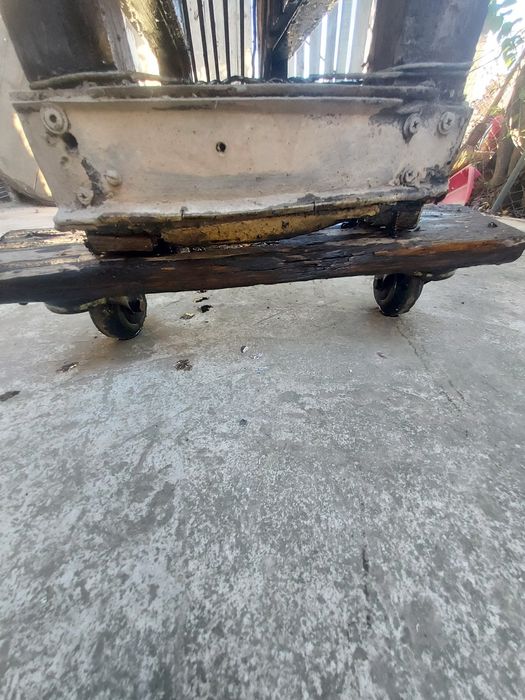 Machină de curățat porumb  de Uzinele Magheru