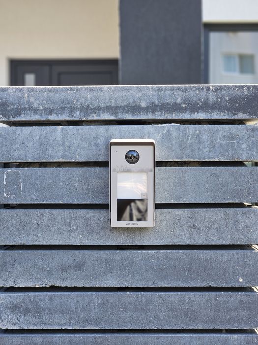 Montaj videointerfon cu deschidere din telefon