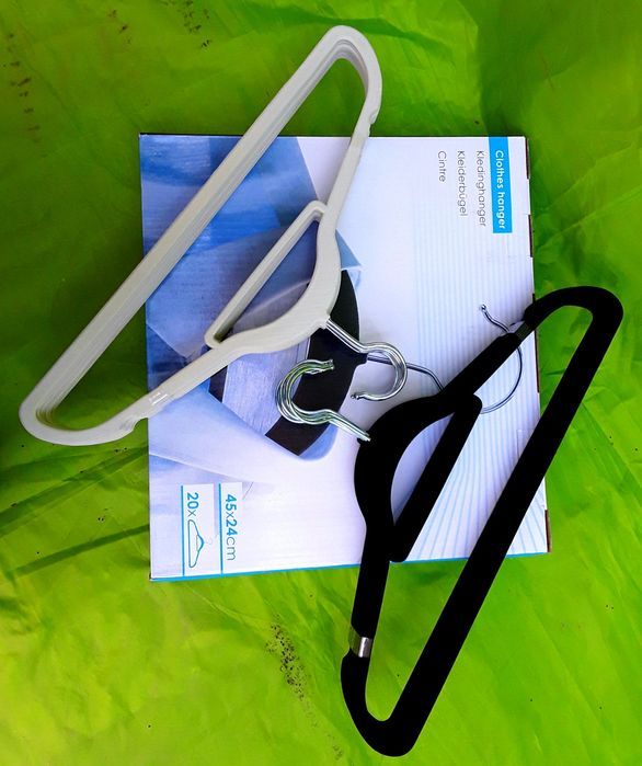 SET 20 UMERAȘE 45 x 24 Cm din plastic dur rezistent - NOI - 50 Lei