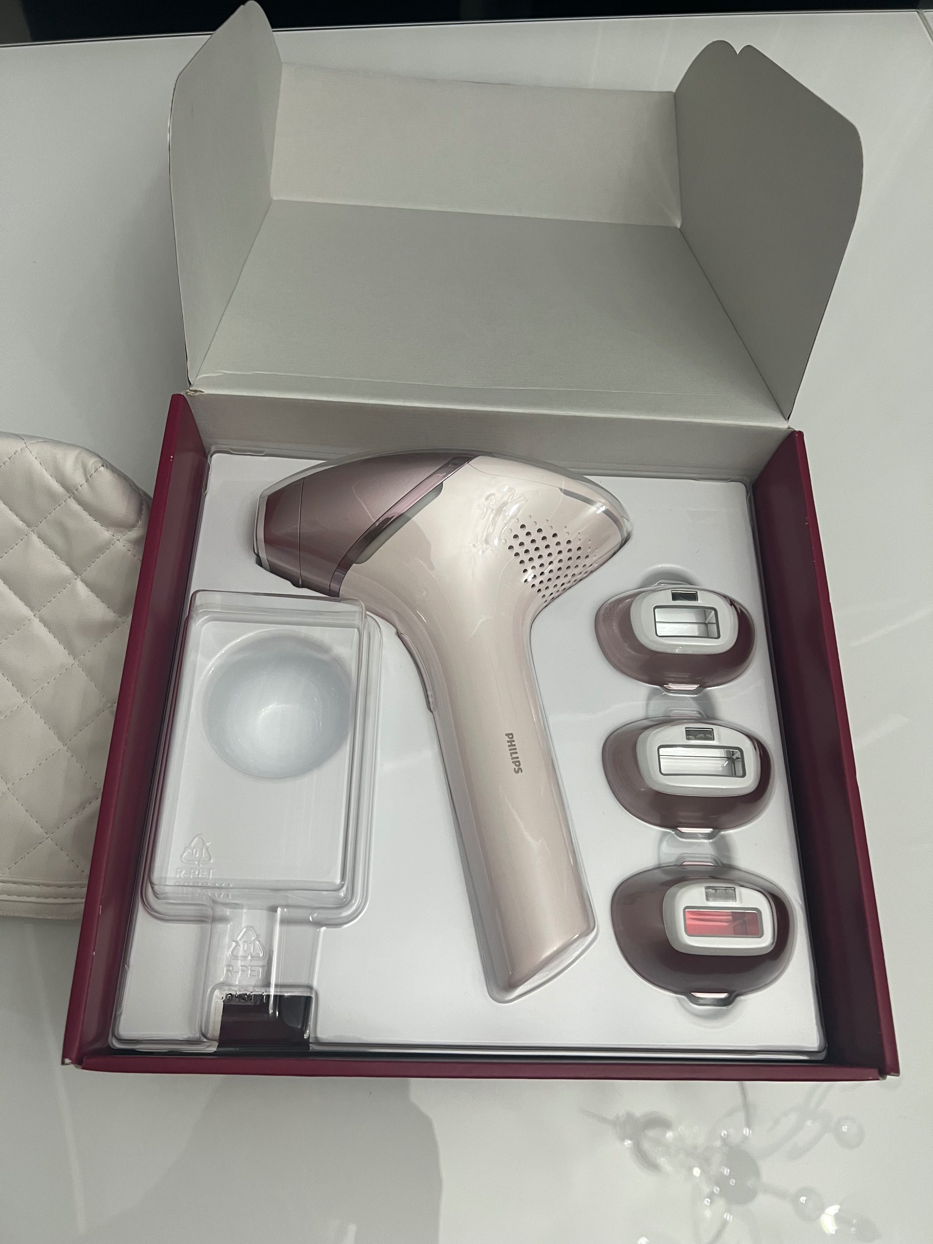 Фотоепилатор Philips Lumea Seria 9000 BRI958
