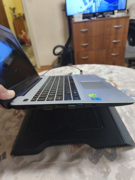 Лаптоп ASUS 15инча