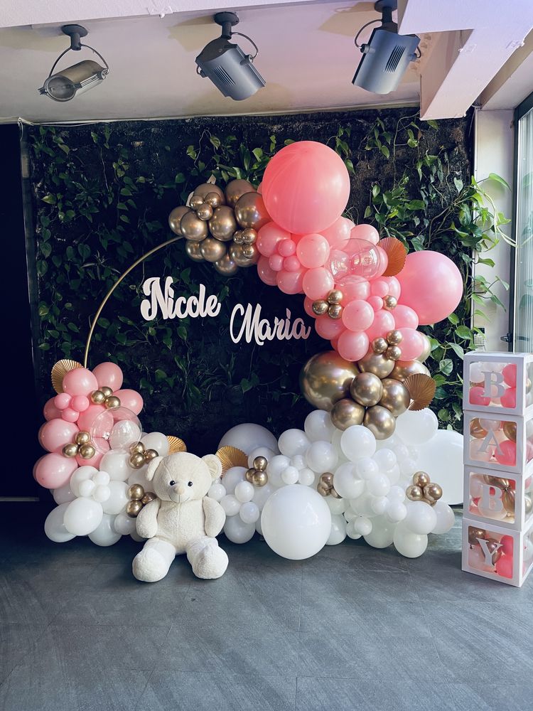 Arcada din baloane si decoratiuni pentru botez