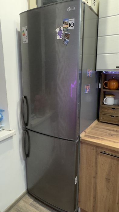 Продам Холодильник LG
