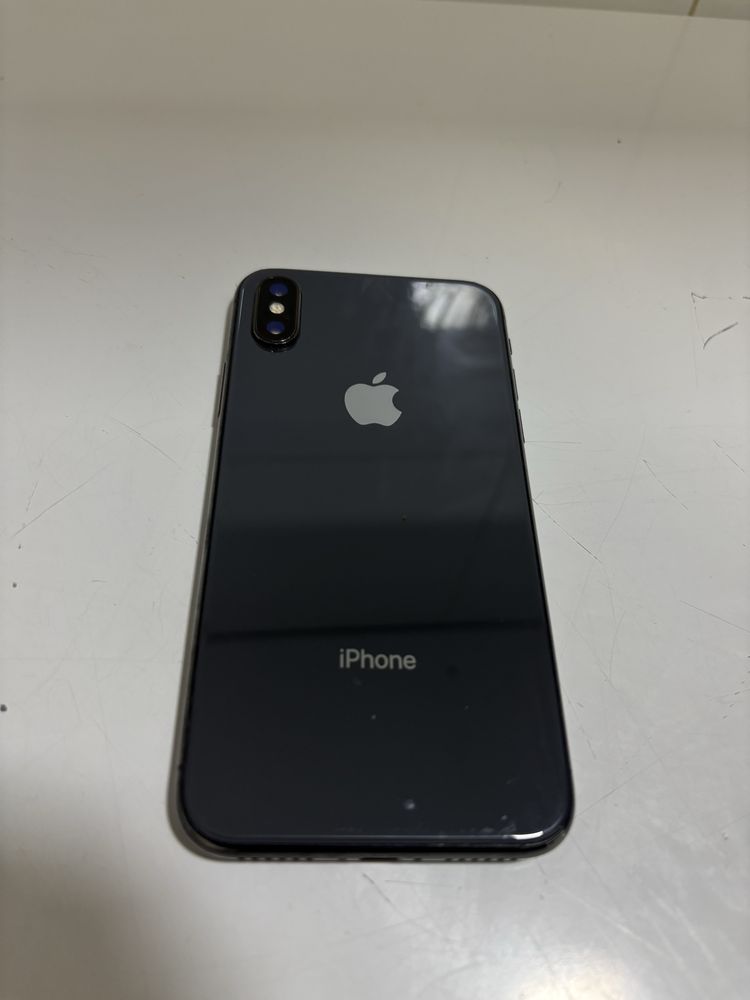 Продаю IPhone X!Состаяния:нормально.нету тру тона и фейс ид!