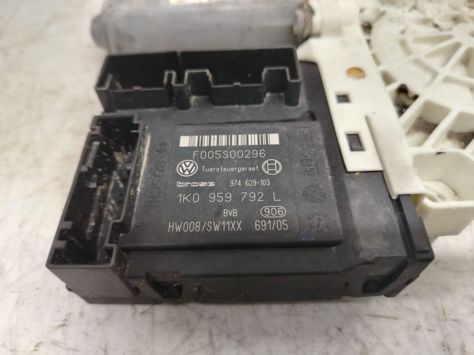 Motoras macara geam dreapta fata 1k0959792l Volkswagen VW Passat B6 [
