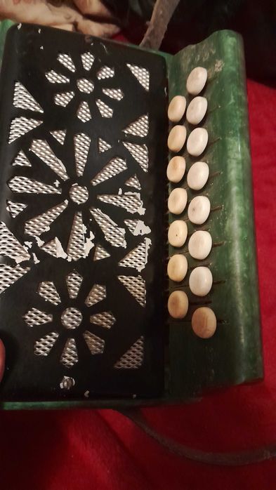 vand mini-acordeon functional din anii 1990