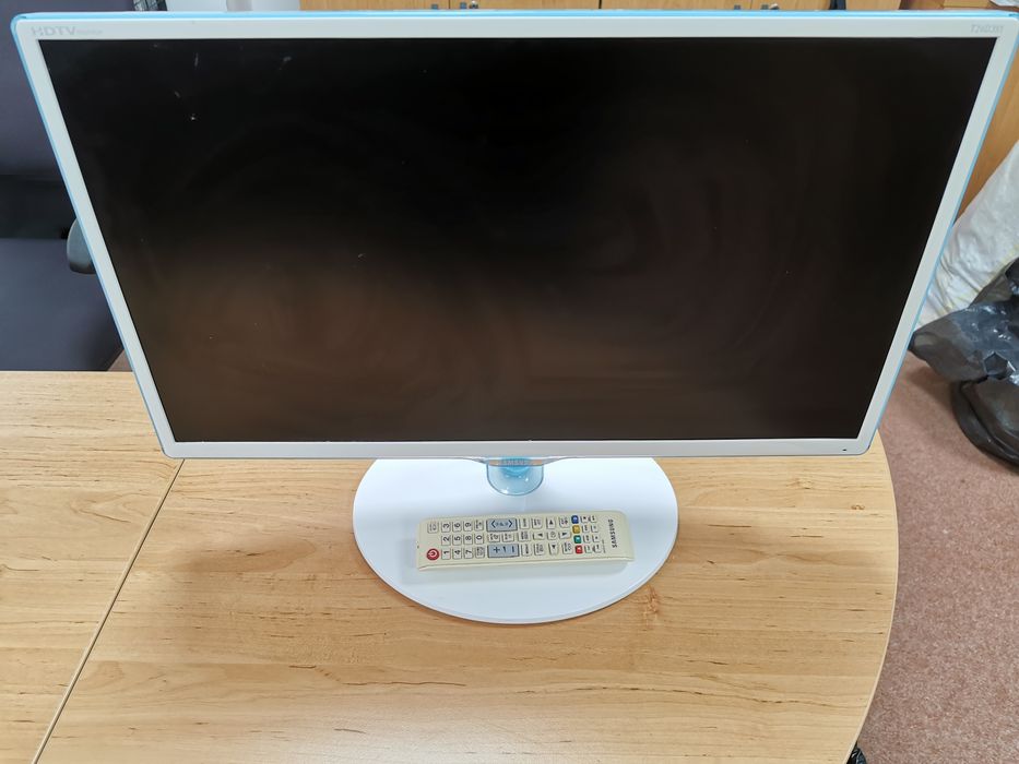 Televizor / Monitor LED Samsung, 59 cm, LT24D391EW, Full HD