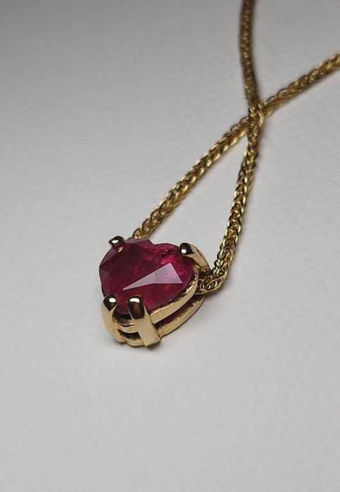 Златен медальон с голям естествен рубин! Сертификат! Нов!